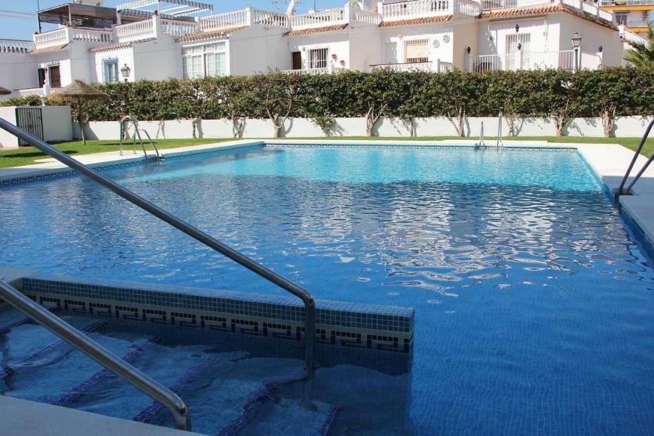 Nerja Gaviota Holidays Piscina Y Playa Exterior foto