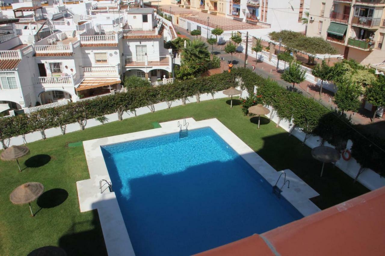 Nerja Gaviota Holidays Piscina Y Playa Exterior foto
